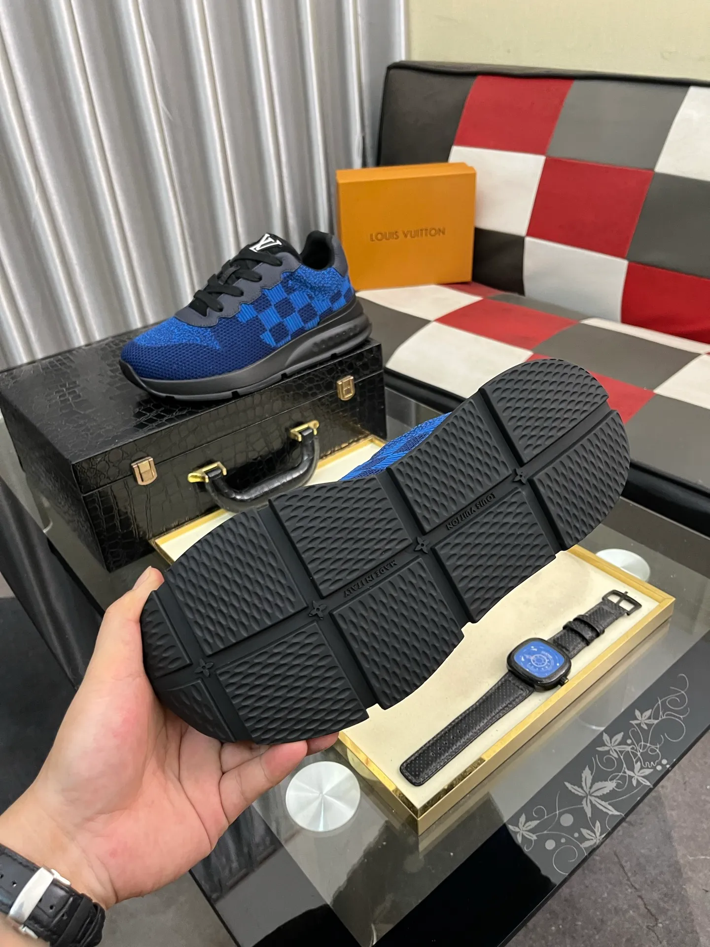 Men's Men's Shoes 💰640⌚️⌚️LV TARINE Louis Vuitton L Family Donkey Brand Casual Sports Shoes Skateboard Shoes Original purchase, development and production This LV Trainer sneaker is made of cow leather to create a complex upper, which requires several hours of ingenious sewing to complete. Inkjet printing renders a unique retro effect, and the classic configuration is from the hands of Virgil Abloh, showing the inspiration of retro basketball shoes. Exquisite packaging at the delivery counter🛍📦 ▪️Fabrics: Original customized first-layer cowhide ▪️Inner lining: Original customized breathable mesh ▪️Outsole: Original molded two-color TPU combination outsole ▪️Size: 38-44